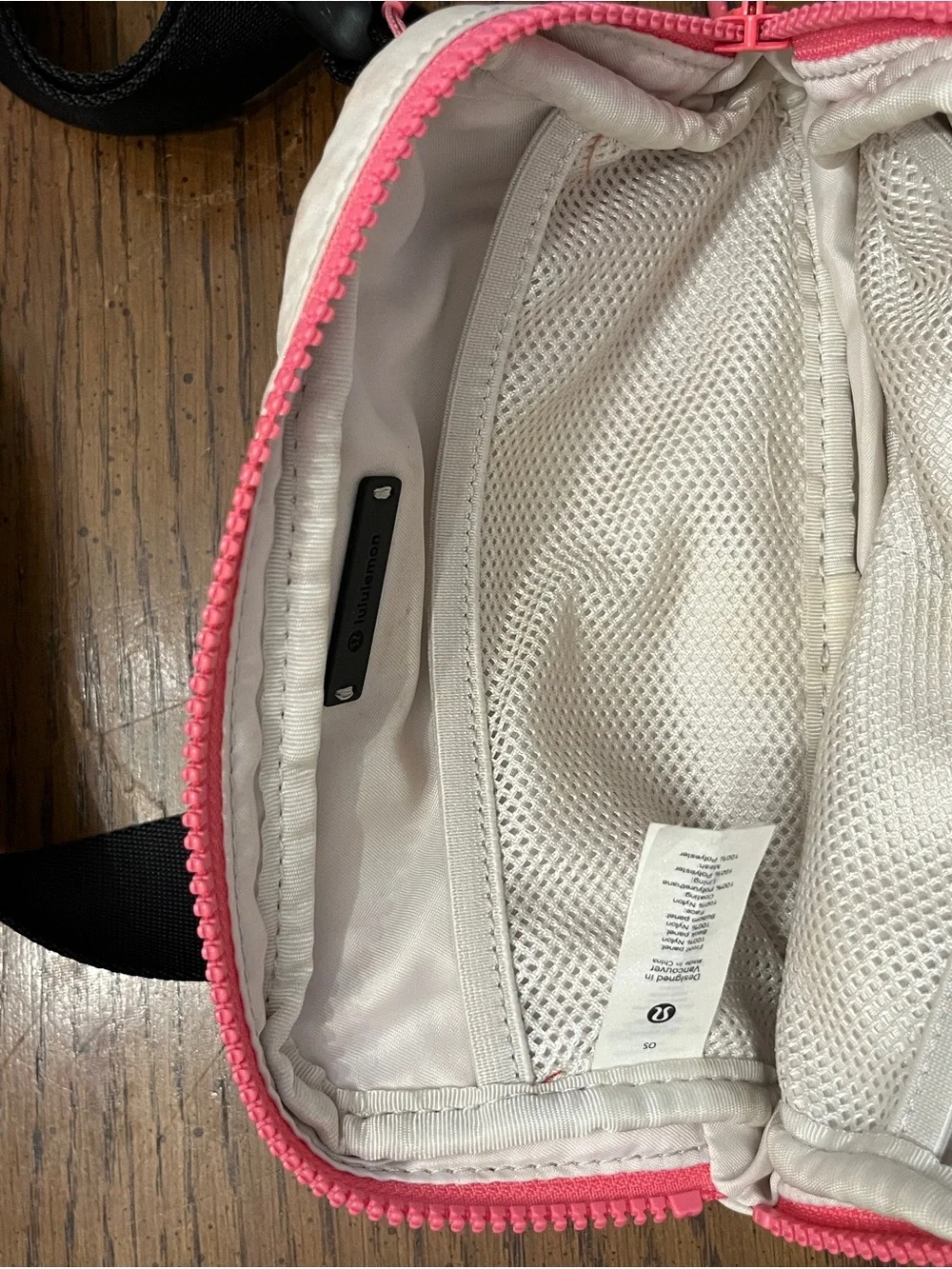 Lululemon Everywhere Belt bag in dark terracotta